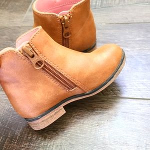 Toddler girl size 6 boots